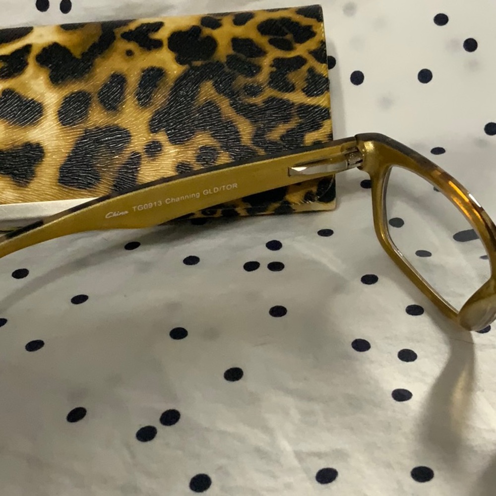 Vintage leopard ๐ print reading glasses with case. (+1.50) - Picture 4 of 10